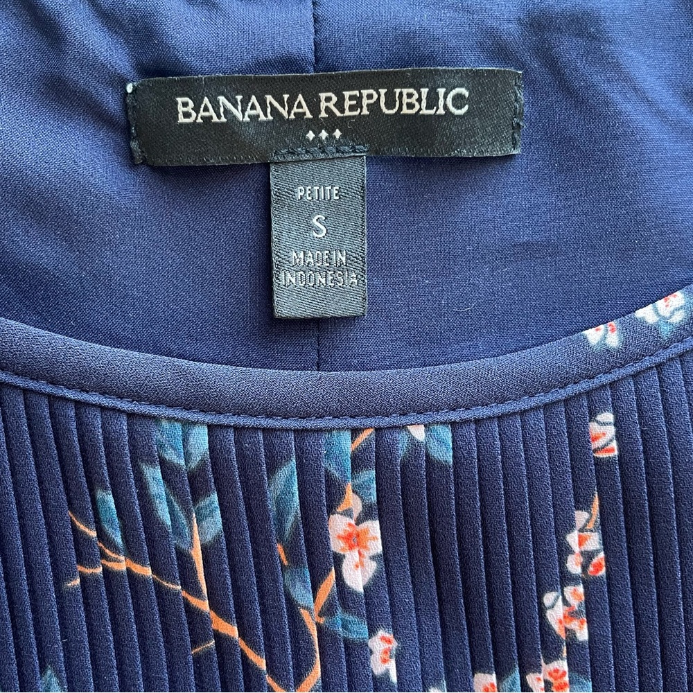 Banana Republic | Sleeveless Pleated Dress | Blue Floral | Small Petite - Picture 8 of 8
